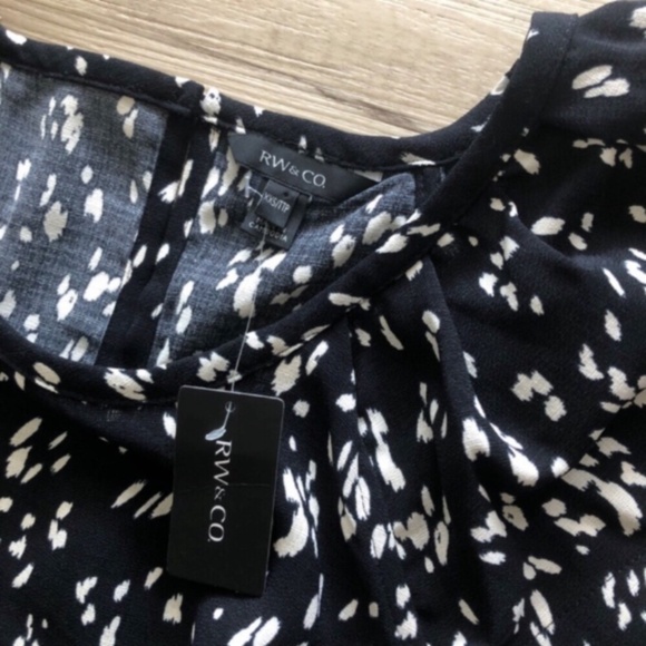 RW&CO. Black and White Flutter Sleeve Midi Sundress - Picture 2 of 9